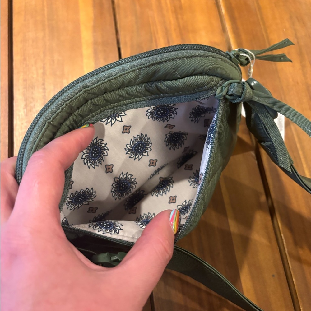 NWT Vera Bradley Green Belt Bag/ Fanny Pack - Picture 3 of 5